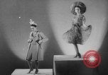 Image défilé Paris France, 1963, de la seconde 34 séquences d'archives historiques vidéo 65675055909