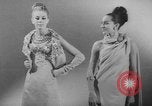 Image défilé Paris France, 1963, de la seconde 44 séquences d'archives historiques vidéo 65675055909