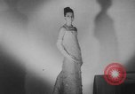 Image défilé Paris France, 1963, de la seconde 54 séquences d'archives historiques vidéo 65675055909