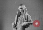 Image défilé Paris France, 1963, de la seconde 58 séquences d'archives historiques vidéo 65675055909
