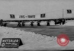 Image Courses automobiles sur Frozen Lake Eibsee Allemagne, 1963, de la seconde 6 séquences d'archives historiques vidéo 65675055910