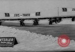 Image Courses automobiles sur Frozen Lake Eibsee Allemagne, 1963, de la seconde 7 séquences d'archives historiques vidéo 65675055910