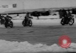 Image Courses automobiles sur Frozen Lake Eibsee Allemagne, 1963, de la seconde 9 séquences d'archives historiques vidéo 65675055910