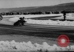Image Courses automobiles sur Frozen Lake Eibsee Allemagne, 1963, de la seconde 14 séquences d'archives historiques vidéo 65675055910
