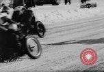 Image Courses automobiles sur Frozen Lake Eibsee Allemagne, 1963, de la seconde 29 séquences d'archives historiques vidéo 65675055910