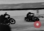 Image Courses automobiles sur Frozen Lake Eibsee Allemagne, 1963, de la seconde 34 séquences d'archives historiques vidéo 65675055910
