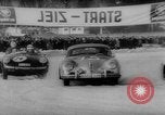 Image Courses automobiles sur Frozen Lake Eibsee Allemagne, 1963, de la seconde 53 séquences d'archives historiques vidéo 65675055910