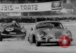 Image Courses automobiles sur Frozen Lake Eibsee Allemagne, 1963, de la seconde 54 séquences d'archives historiques vidéo 65675055910