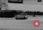 Image Courses automobiles sur Frozen Lake Eibsee Allemagne, 1963, de la seconde 61 séquences d'archives historiques vidéo 65675055910