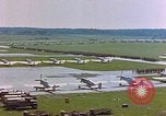 Immagine di Campo di aviazione americana Germania, 1945, secondo 50 filmato di repertorio 65675055916
