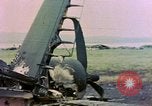 Immagine di Scatafascio American Vought FG-1D Corsair aereo Nagasaki Giappone, 1945, secondo 10 filmato di repertorio 65675055939