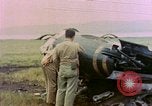 Immagine di Scatafascio American Vought FG-1D Corsair aereo Nagasaki Giappone, 1945, secondo 15 filmato di repertorio 65675055939