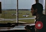 Image États-Unis aviateurs à l'aérodrome Allemagne, 1945, de la seconde 32 séquences d'archives historiques vidéo 65675055963