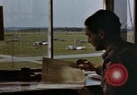 Image États-Unis aviateurs à l'aérodrome Allemagne, 1945, de la seconde 33 séquences d'archives historiques vidéo 65675055963