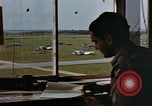 Image États-Unis aviateurs à l'aérodrome Allemagne, 1945, de la seconde 34 séquences d'archives historiques vidéo 65675055963