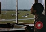 Image États-Unis aviateurs à l'aérodrome Allemagne, 1945, de la seconde 35 séquences d'archives historiques vidéo 65675055963