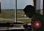 Image États-Unis aviateurs à l'aérodrome Allemagne, 1945, de la seconde 36 séquences d'archives historiques vidéo 65675055963