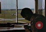 Image États-Unis aviateurs à l'aérodrome Allemagne, 1945, de la seconde 38 séquences d'archives historiques vidéo 65675055963