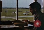 Image États-Unis aviateurs à l'aérodrome Allemagne, 1945, de la seconde 40 séquences d'archives historiques vidéo 65675055963