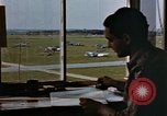Image États-Unis aviateurs à l'aérodrome Allemagne, 1945, de la seconde 44 séquences d'archives historiques vidéo 65675055963