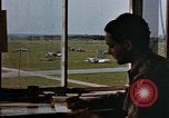Image États-Unis aviateurs à l'aérodrome Allemagne, 1945, de la seconde 47 séquences d'archives historiques vidéo 65675055963