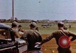 Image États-Unis aviateurs à l'aérodrome Allemagne, 1945, de la seconde 8 séquences d'archives historiques vidéo 65675055964