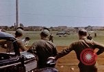Image États-Unis aviateurs à l'aérodrome Allemagne, 1945, de la seconde 9 séquences d'archives historiques vidéo 65675055964