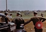 Image États-Unis aviateurs à l'aérodrome Allemagne, 1945, de la seconde 14 séquences d'archives historiques vidéo 65675055964