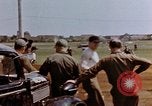 Image États-Unis aviateurs à l'aérodrome Allemagne, 1945, de la seconde 16 séquences d'archives historiques vidéo 65675055964