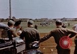 Image États-Unis aviateurs à l'aérodrome Allemagne, 1945, de la seconde 17 séquences d'archives historiques vidéo 65675055964