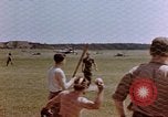 Image États-Unis aviateurs à l'aérodrome Allemagne, 1945, de la seconde 20 séquences d'archives historiques vidéo 65675055964