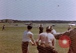 Image États-Unis aviateurs à l'aérodrome Allemagne, 1945, de la seconde 22 séquences d'archives historiques vidéo 65675055964