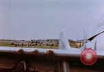 Image États-Unis aviateurs à l'aérodrome Allemagne, 1945, de la seconde 24 séquences d'archives historiques vidéo 65675055964