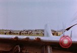 Image États-Unis aviateurs à l'aérodrome Allemagne, 1945, de la seconde 30 séquences d'archives historiques vidéo 65675055964