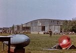 Image États-Unis aviateurs à l'aérodrome Allemagne, 1945, de la seconde 42 séquences d'archives historiques vidéo 65675055964