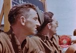 Image États-Unis aviateurs à l'aérodrome Allemagne, 1945, de la seconde 8 séquences d'archives historiques vidéo 65675055966