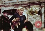Immagine di Donna tedesca Berlino Germania, 1945, secondo 8 filmato di repertorio 65675055972