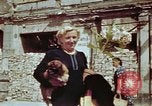 Immagine di Donna tedesca Berlino Germania, 1945, secondo 16 filmato di repertorio 65675055972