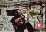 Immagine di Donna tedesca Berlino Germania, 1945, secondo 20 filmato di repertorio 65675055972
