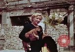 Immagine di Donna tedesca Berlino Germania, 1945, secondo 26 filmato di repertorio 65675055972