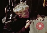 Immagine di Civili tedesco Berlino Germania, 1945, secondo 28 filmato di repertorio 65675055973