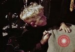 Immagine di Civili tedesco Berlino Germania, 1945, secondo 29 filmato di repertorio 65675055973