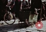 Immagine di Civili tedesco Berlino Germania, 1945, secondo 45 filmato di repertorio 65675055973