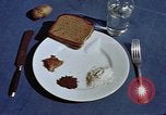 Immagine di Media Berliner razione Berlino Germania, 1945, secondo 62 filmato di repertorio 65675055976