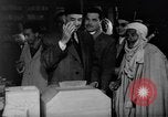 Image les électeurs se sont ensuite rangés l'Égypte, 1953, de la seconde 19 séquences d'archives historiques vidéo 65675056002