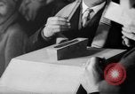 Image les électeurs se sont ensuite rangés l'Égypte, 1953, de la seconde 21 séquences d'archives historiques vidéo 65675056002