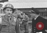 Image des soldats montent navire de troupes France, 1955, de la seconde 6 séquences d'archives historiques vidéo 65675056007