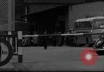 Standbild Gefangene abgeschoben Deutschland, 1947, aus Sekunde 45 historischem Filmmaterial Videoclip 65675056022