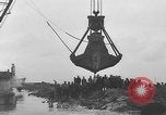 Standbild Baggerarbeiten Oostelijk Flevoland Niederlande, 1957, aus Sekunde 8 historischem Filmmaterial Videoclip 65675056031