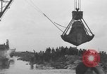 Standbild Baggerarbeiten Oostelijk Flevoland Niederlande, 1957, aus Sekunde 9 historischem Filmmaterial Videoclip 65675056031